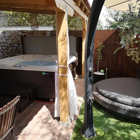 Vespa & Jacuzzi Apartment *