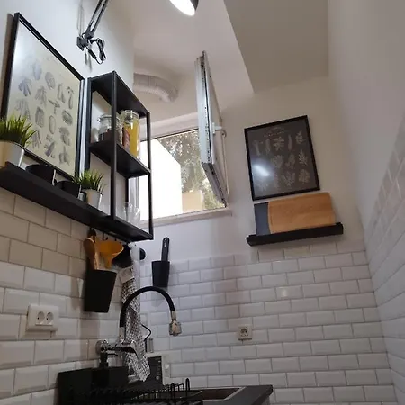 Vespa & Jacuzzi Apartment