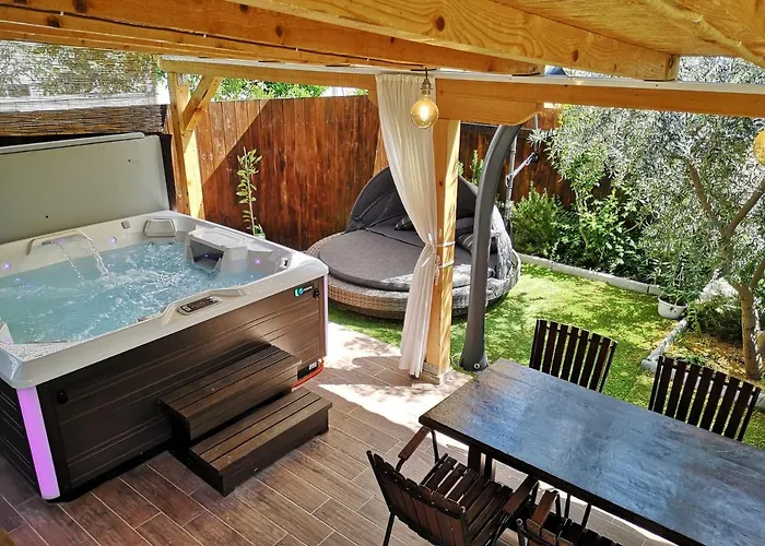 Vespa & Jacuzzi Split
