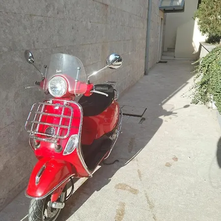 Vespa & Jacuzzi Διαμέρισμα