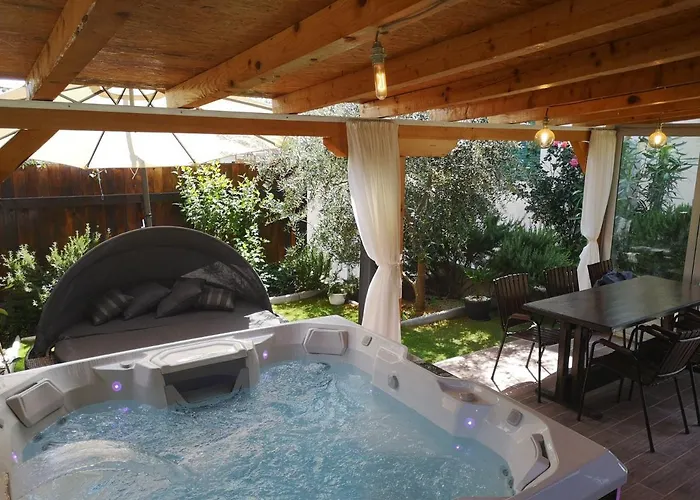 Апартаменты Vespa & Jacuzzi